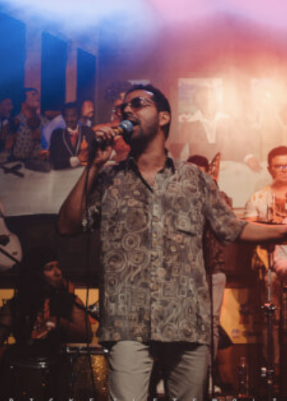 photo de Jean Paul Tomayo, coach dans le parcours.