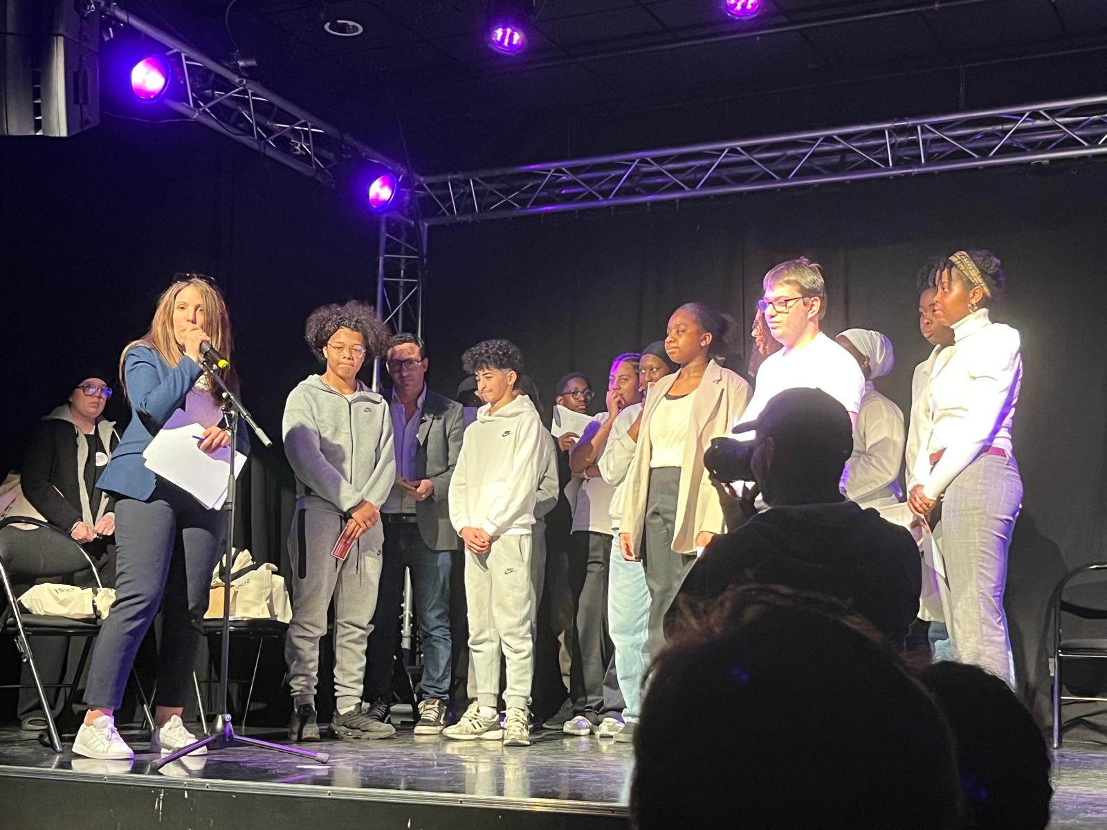 Photo d'un des groupes ayant participé au Grand Oral Citoyen, à Villiers-le-Bel.